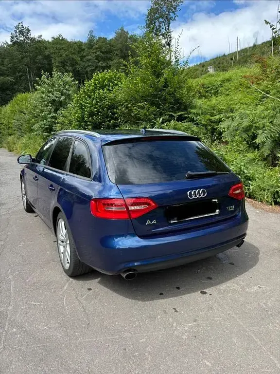 Gebraucht Audi A4 Ambiente 179 PS (131 kW) 2014 Blau Kombi