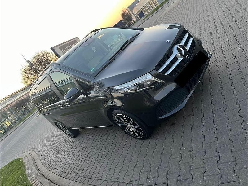 Gebraucht Mercedes V300 239 PS (175 kW) 2020 Grau Van / Kleinbus