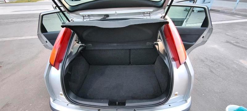 Usata Ford Focus 100 CV (73 kW) 2002 Argento Berlina