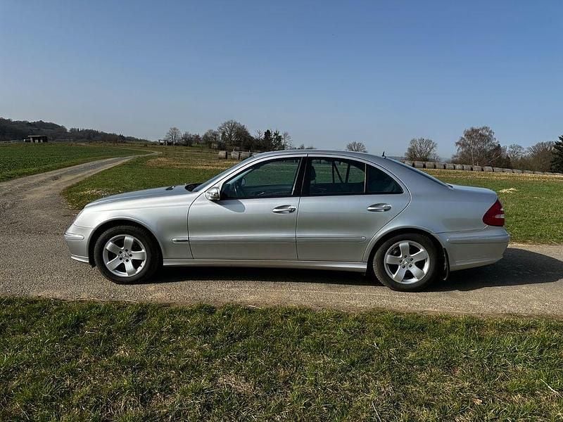 Gebraucht Mercedes E320 Avantgarde 224 PS (164 kW) 2005 Silber Limousine
