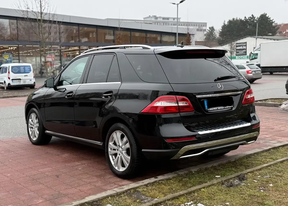 Gebraucht Mercedes ML350 AMG line 258 PS (189 kW) 2015 Schwarz SUV