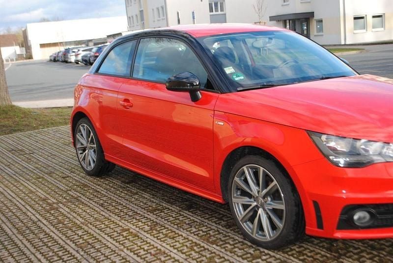 Gebraucht Audi A1 Admired 86 PS (63 kW) 2013 Rot Kleinwagen