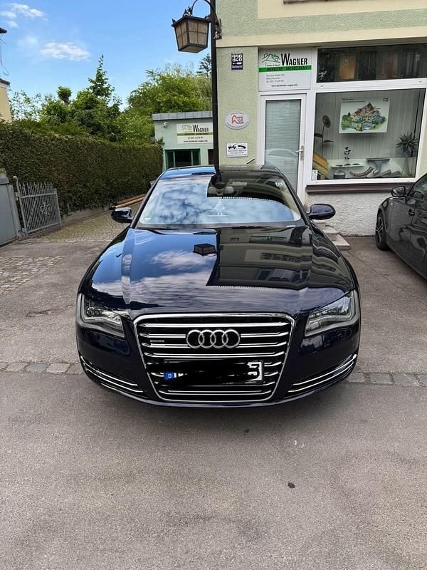 Blau Gebraucht 2013 Audi A8 Limousine | 20.999 € (Teuer) - Bild 1/4