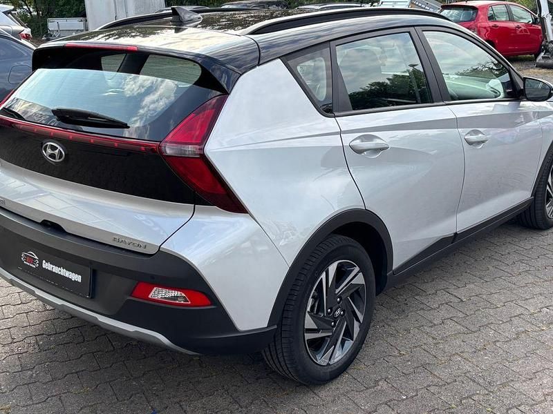 Gebraucht Hyundai Bayon Intro Edition 101 PS (74 kW) 2022 Silber SUV