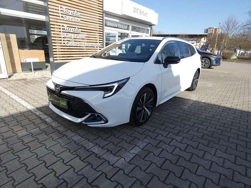 Neu Toyota Corolla 178 PS (130 kW) 2026 Super white 2 Kombi