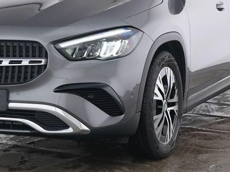 Gebraucht Mercedes GLA200 Progressive 150 PS (110 kW) 2024 Mountaingrau  met. (metallic) SUV