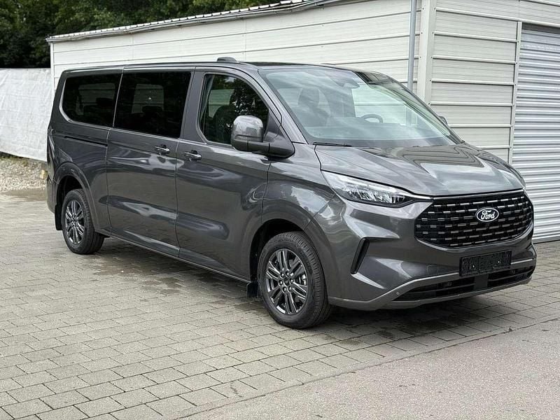 Magneticgrau (metallic) Neu 2025 Ford Tourneo Custom Titanium Van / Kleinbus | 51.190 € (Superpreis) - Bild 1/4