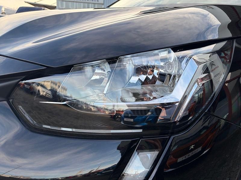 Gebraucht Peugeot 208 Active 99 PS (72 kW) 2024 Metfa schwarz perla Kleinwagen