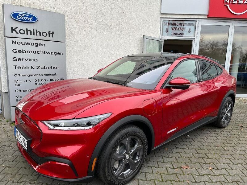 Rot Gebraucht 2022 Ford Mustang Mach-E Basis SUV | 44.470 € (Teuer) - Bild 1/4