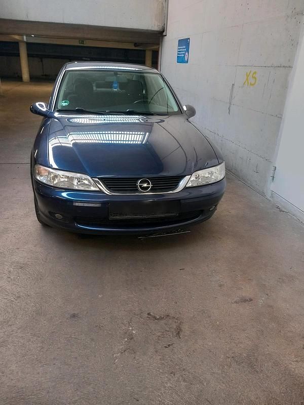 Blau Gebraucht 1999 Opel Vectra Limousine | 1.800 € (Fairer Preis) - Bild 1/4