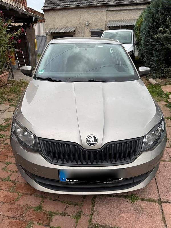 Gelb Gebraucht 2015 Skoda Fabia Active Kleinwagen | 5.900 € (Fairer Preis) - Bild 1/4