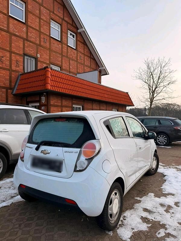 Gebraucht Chevrolet Spark 68 PS (50 kW) 2012 Weiß Kleinwagen