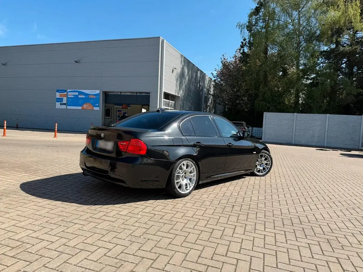 Gebraucht BMW 325 M Sport 197 PS (144 kW) 2009 Schwarz Limousine