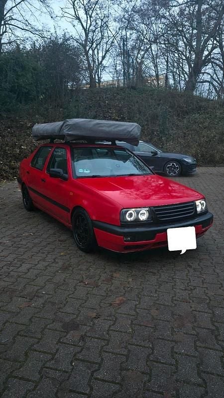 Rot Gebraucht 1995 VW Vento Limousine | 2.000 € - Bild 1/4