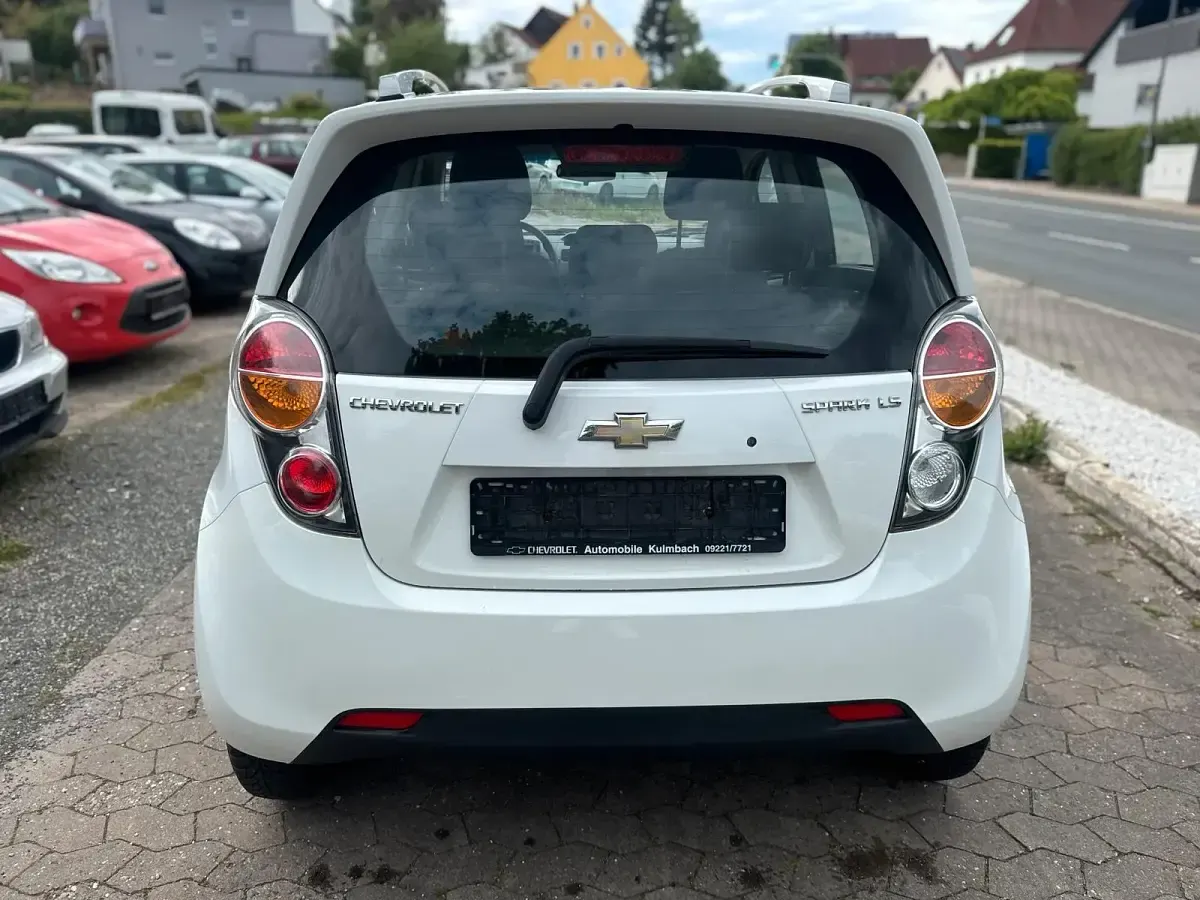 Gebraucht Chevrolet Spark LS 82 PS (60 kW) 2010 Weiß Kleinwagen