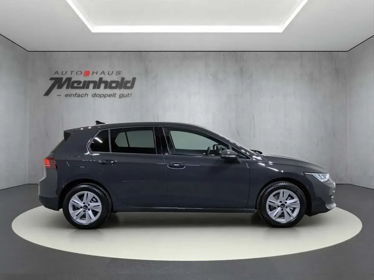 Gebraucht VW Golf VIII Life 116 PS (85 kW) 2026 Uranograu Limousine
