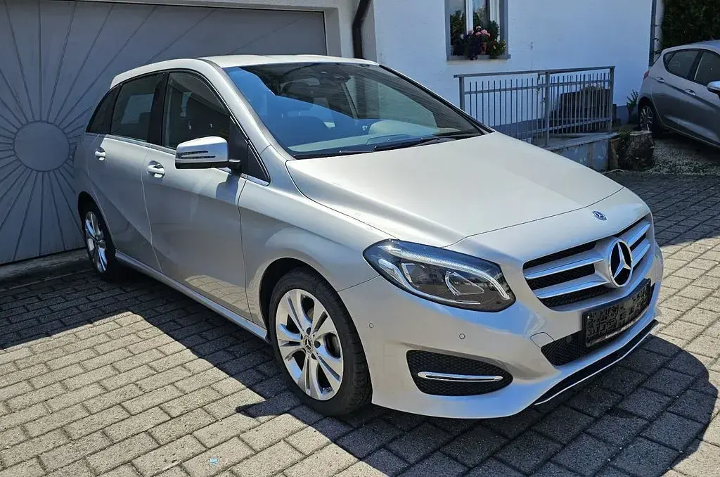 Gebraucht Mercedes B180 Urban 109 PS (80 kW) 2017 Silber Kleinwagen