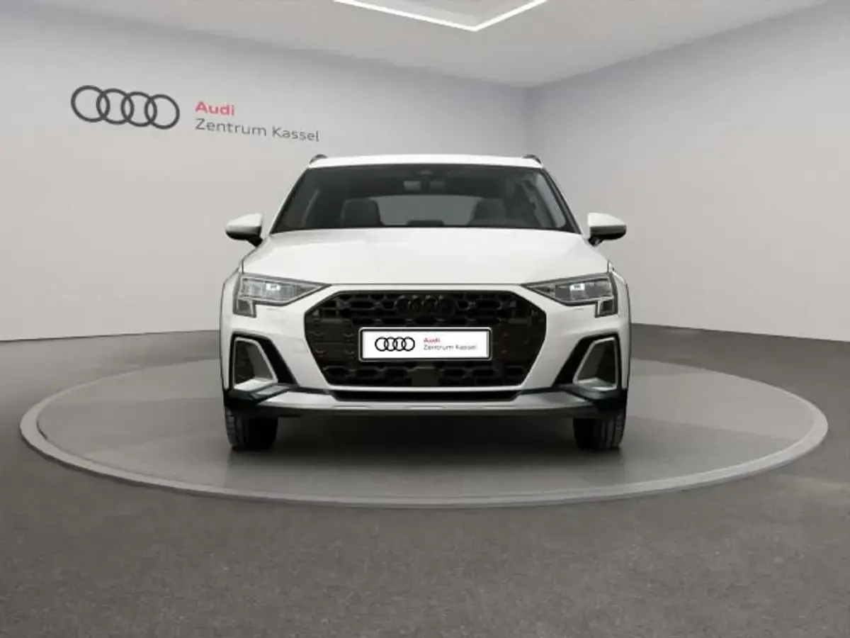 Używany Audi A3 150 KM (110 kW) 2024 Biały Sedan/Limuzyna