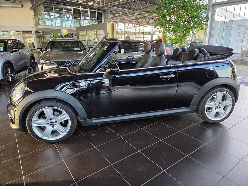 Gebraucht Mini Cooper Cabriolet Chili 122 PS (89 kW) 2014 Midnight black metallic (metallic) Cabrio