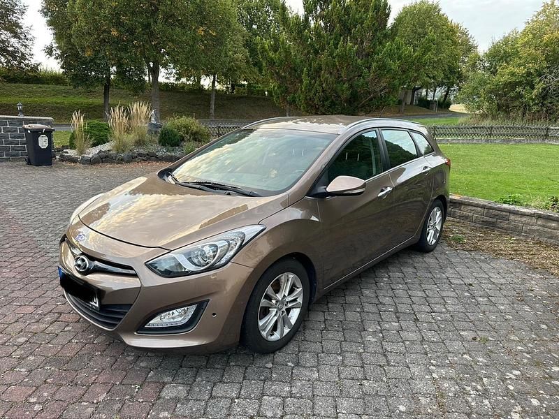 Braun Gebraucht 2013 Hyundai i30 Style Kombi | 5.200 € (Guter Preis) - Bild 1/4
