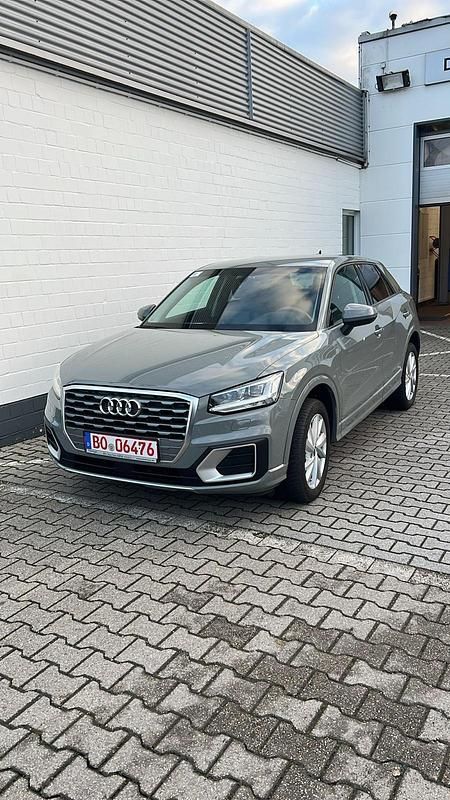 Grau Gebraucht 2019 Audi Q2 Comfort SUV | 21.490 € (Fairer Preis) - Bild 1/1