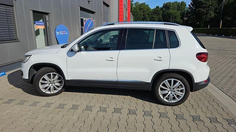 Weiß Gebraucht 2015 VW Tiguan Sportline SUV | 11.999 € (Guter Preis) - Bild 1/4