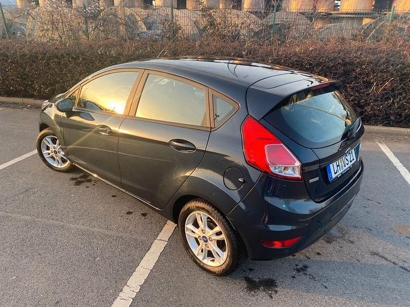 Gebraucht Ford Fiesta Celebration 101 PS (74 kW) 2016 Blau Limousine