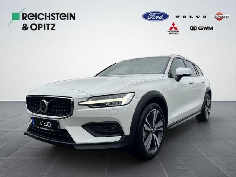 Crystalwhite pearl (metallic) Gebraucht 2024 Volvo V60 CC Plus Kombi | 49.990 € (Teuer) - Bild 1/4