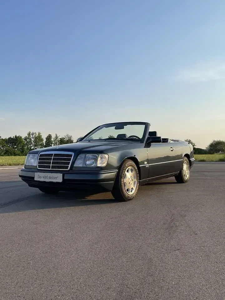 Gebraucht Mercedes E220 Sportline 150 PS (110 kW) 1995 Schwarz Cabrio