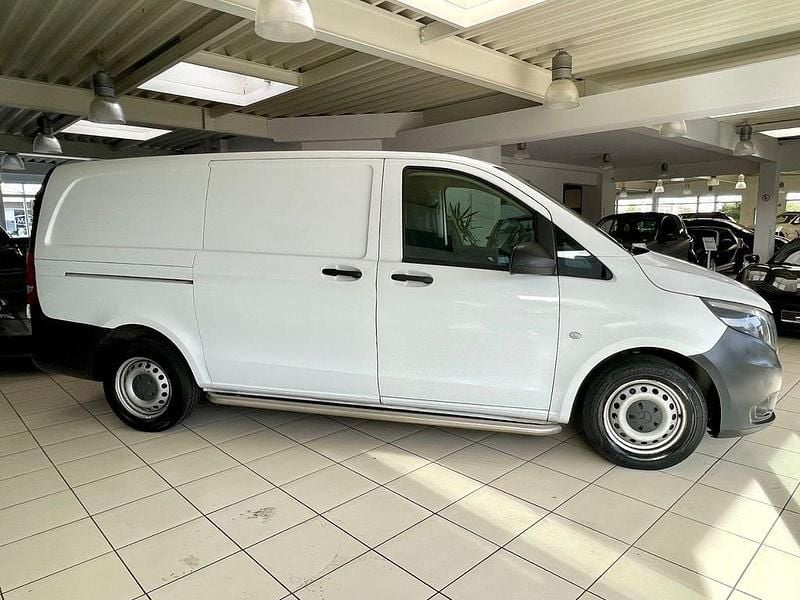 Weiß Gebraucht 2016 Mercedes Vito Van / Kleinbus | 11.990 € (Fairer Preis) - Bild 1/4