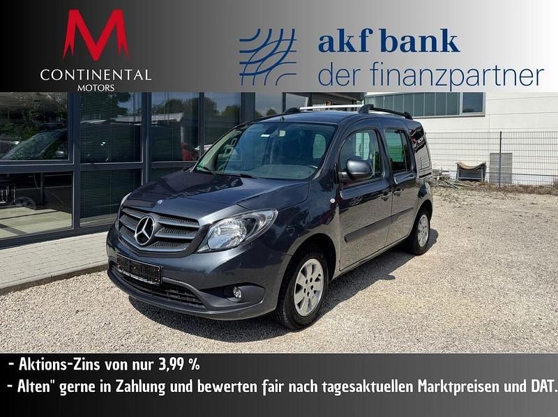Grau Gebraucht 2018 Mercedes Citan 111 Kombi | 9.490 € (Guter Preis) - Bild 1/4