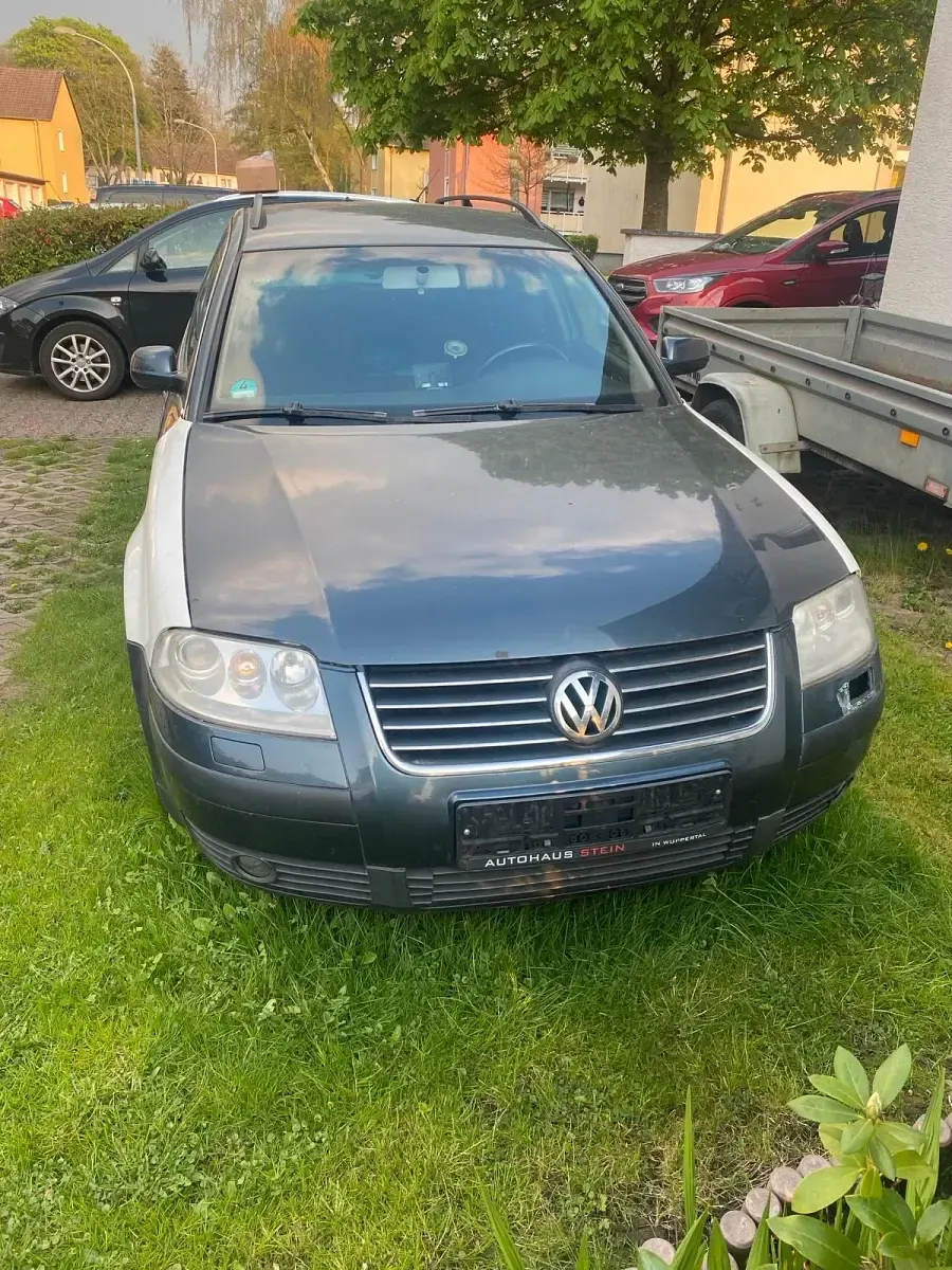 Gebraucht VW Passat 131 PS (96 kW) 2003 Schwarz Kombi
