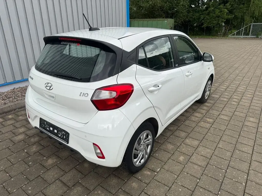 Gebraucht Hyundai i10 67 PS (49 kW) 2021 Weiß Kleinwagen