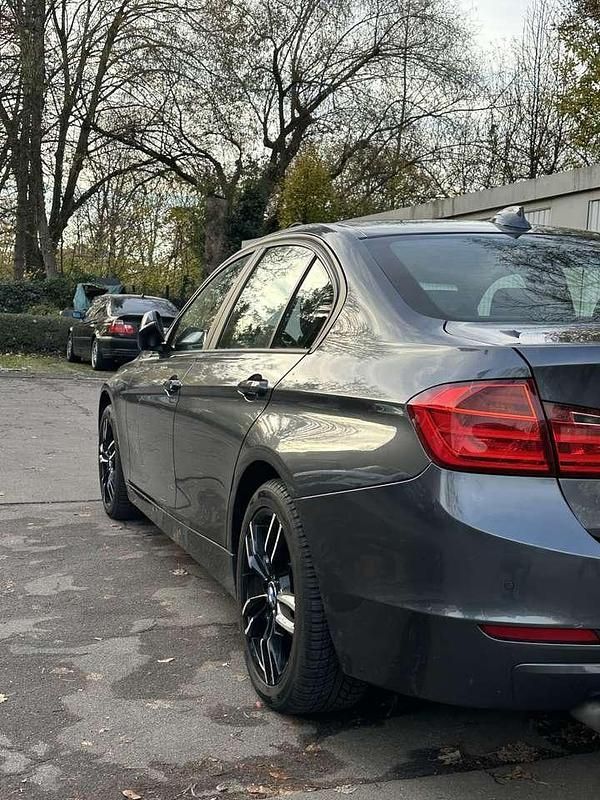 Gebraucht BMW 316 136 PS (100 kW) 2013 Grau Limousine