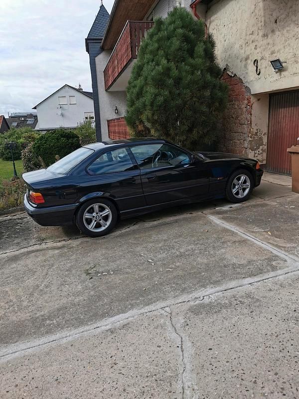 Second-hand BMW 320 150 CP (110 kW) 1996 Negru Coupe