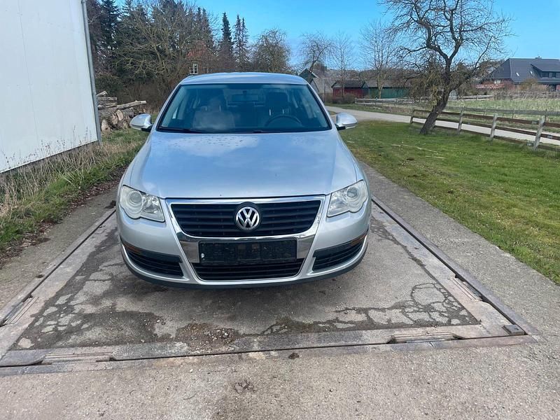 Gebraucht VW Passat 115 PS (84 kW) 2005 Silber Limousine