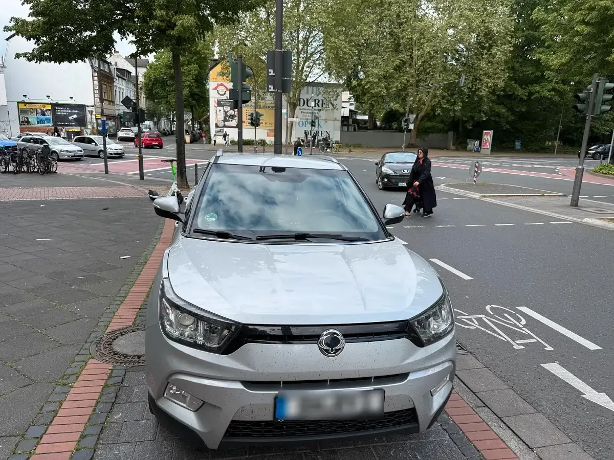 Gebraucht SsangYong Tivoli 116 PS (85 kW) 2016 Silber SUV