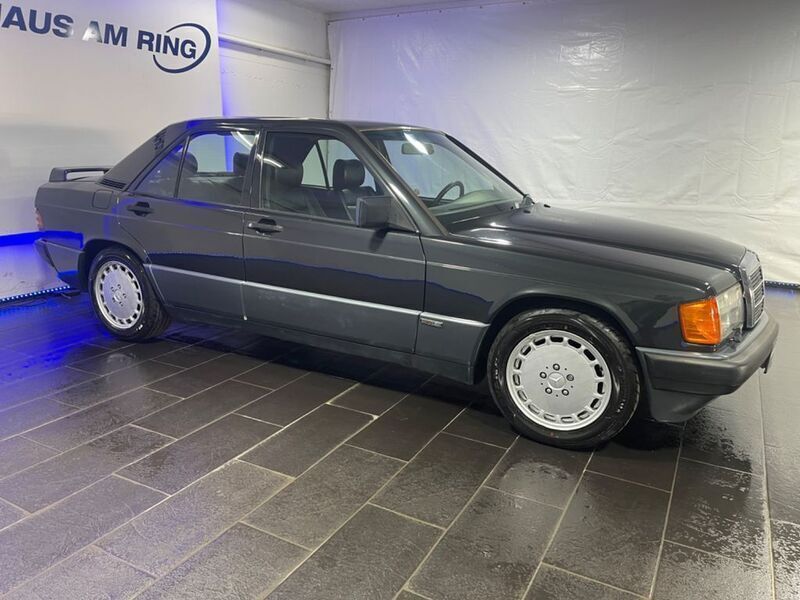 Gebraucht Mercedes 190 132 PS (97 kW) 1991 Schwarz metallic Limousine