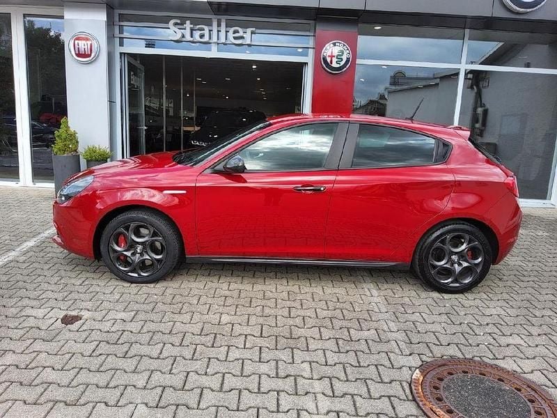 Rot Gebraucht 2020 Alfa Romeo Giulietta Kleinwagen | 15.489 € (Etwas zu teuer) - Bild 1/4