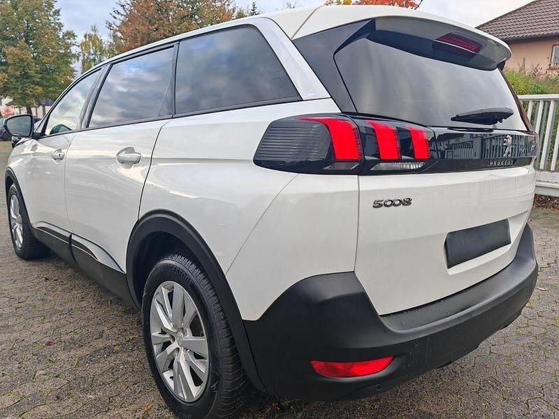 Gebraucht Peugeot 5008 131 PS (96 kW) 2020 Weiß Van / Kleinbus