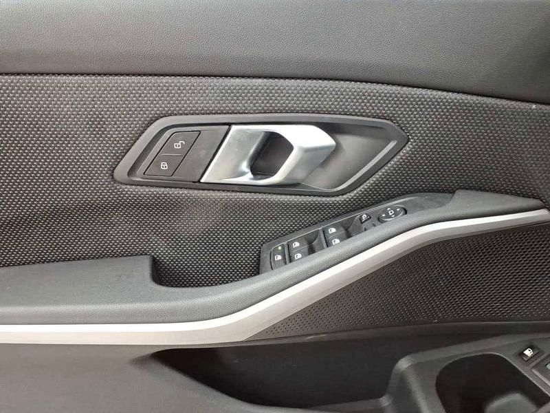 Gebraucht BMW 330e Advantage 184 PS (135 kW) 2021 Grau Kombi