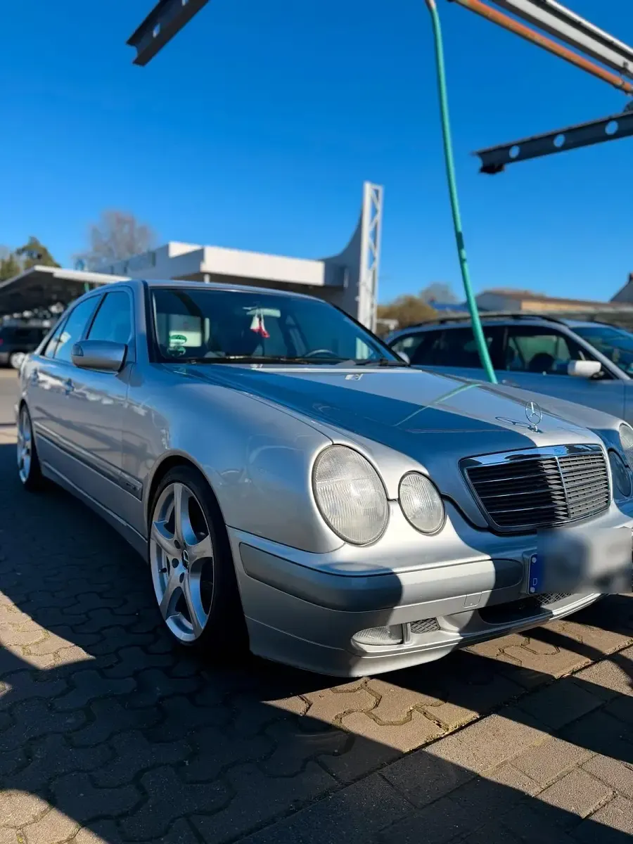 Gebraucht Mercedes E220 143 PS (105 kW) 2001 Silber Limousine