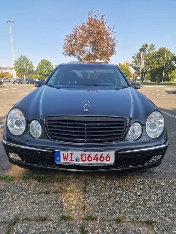 Blau Gebraucht 2005 Mercedes E200 Limousine | 3.300 € (Superpreis) - Bild 1/4