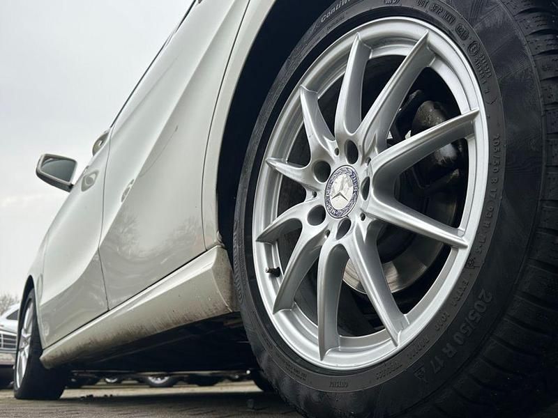 Gebraucht Mercedes B180 122 PS (89 kW) 2016 Weiß Van / Kleinbus