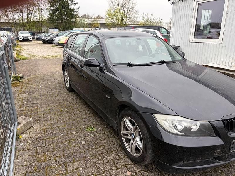 Gebraucht BMW 318 129 PS (94 kW) 2006 Schwarz Kombi