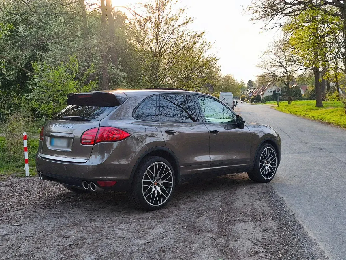 Second-hand Porsche Cayenne 317 CP (233 kW) 2011 Maro SUV