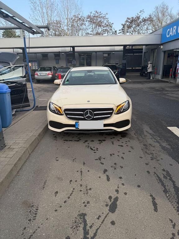 Gebraucht Mercedes E200 160 PS (117 kW) 2019 Beige Limousine