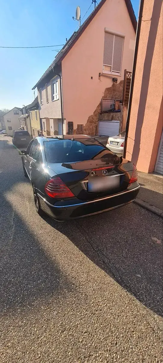 Gebraucht Mercedes E500 Avantgarde 306 PS (225 kW) 2003 Schwarz Limousine