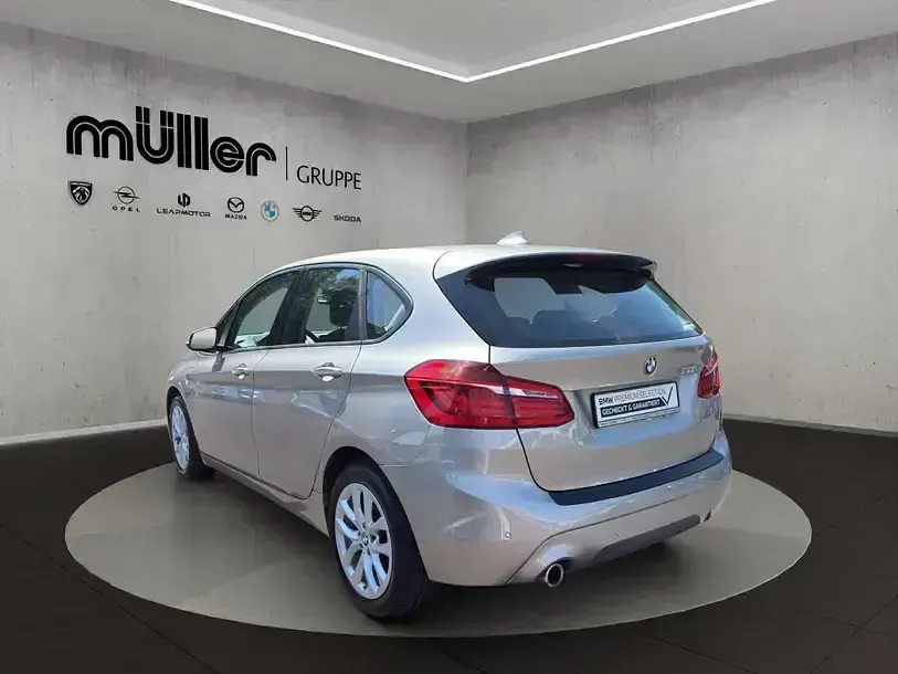 Gebraucht BMW 225 Active Tourer Advantage 220 PS (161 kW) 2021 Kaschmirsilber Van / Kleinbus