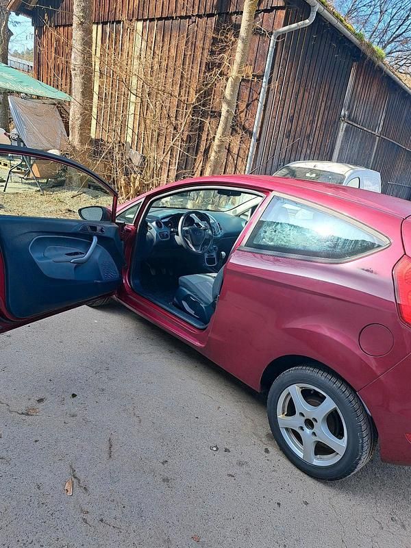 Gebraucht Ford Fiesta Trend 82 PS (60 kW) 2008 Rot Kleinwagen